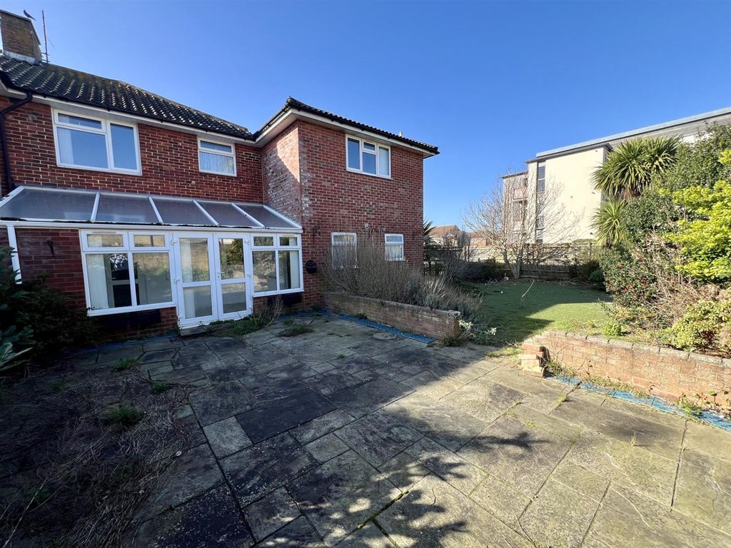 Property photo 2 of 20 Garden.Jpg