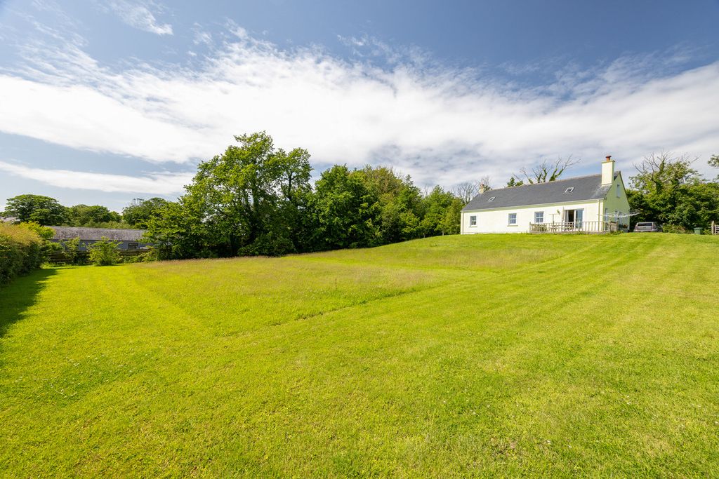 Property photo 1 of 32