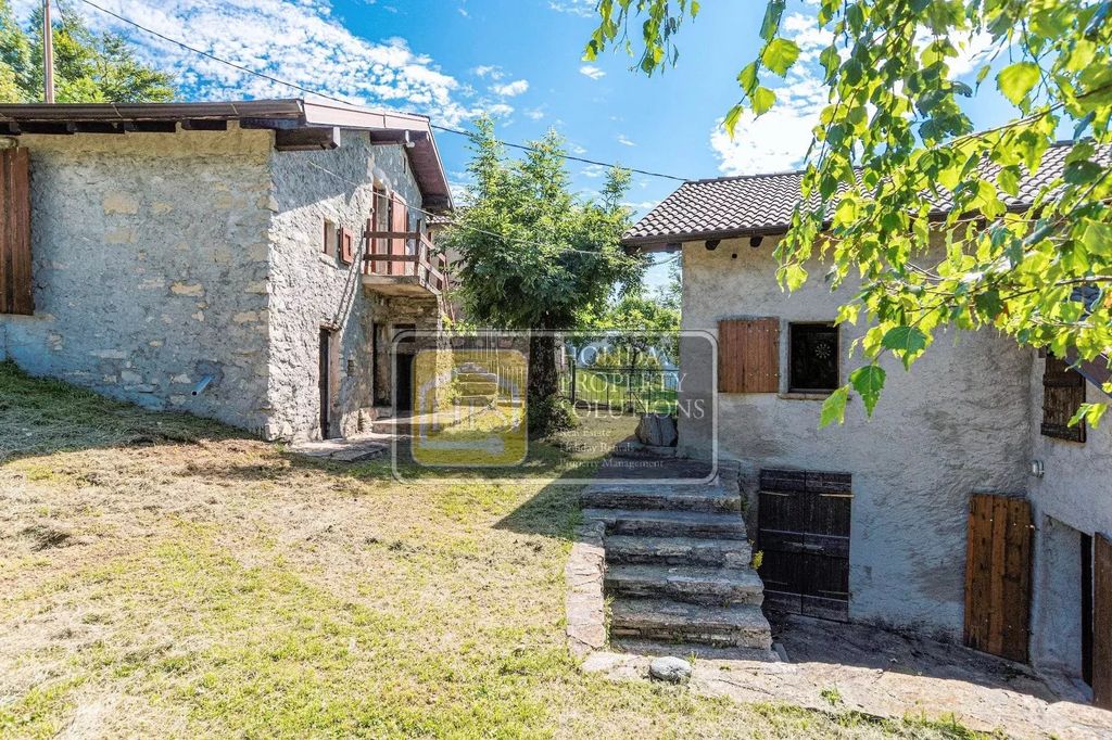 Property photo 2 of 39