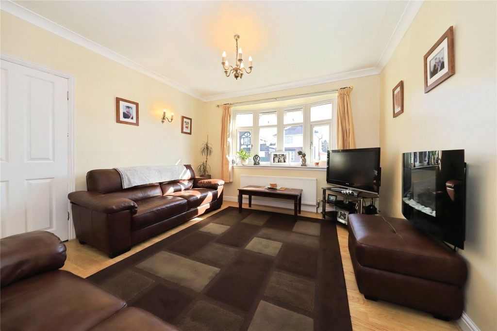 Property photo 2 of 12 Lounge