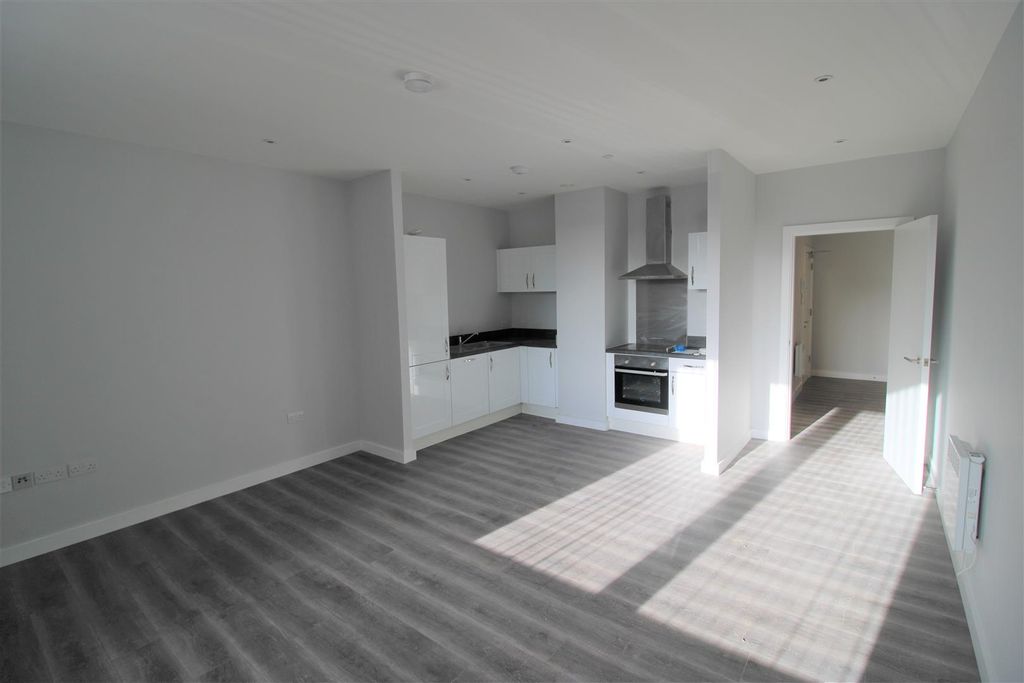Property photo 3 of 12 Lounge/ Kitchen