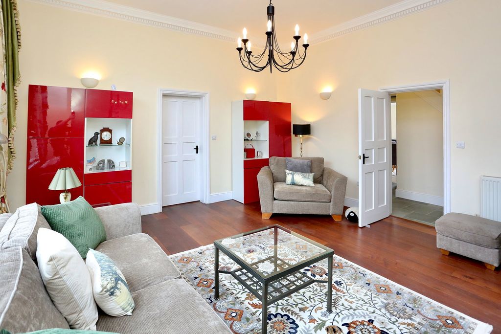 Property photo 2 of 33