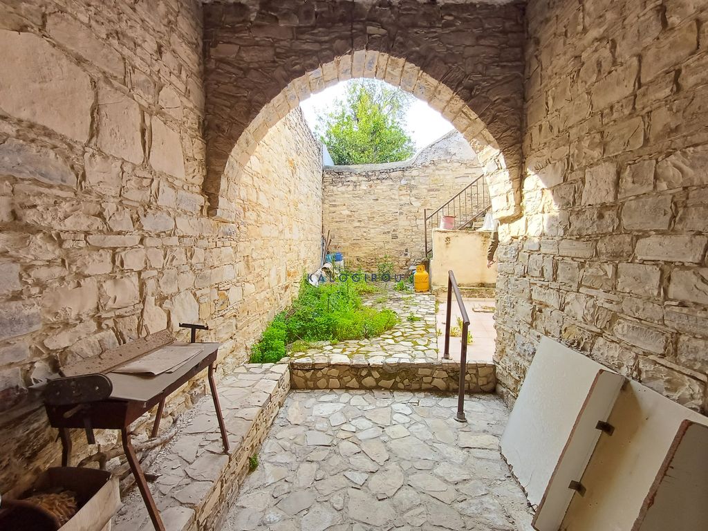 Property photo 2 of 18