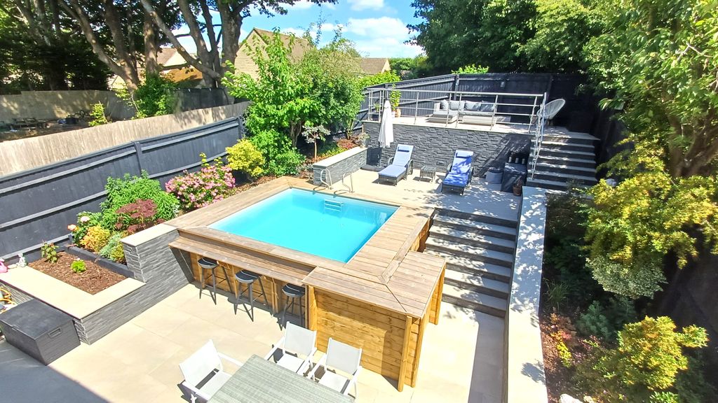 Property photo 2 of 21