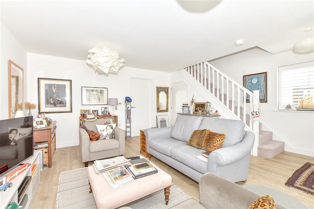 Property photo 3 of 14 Lounge