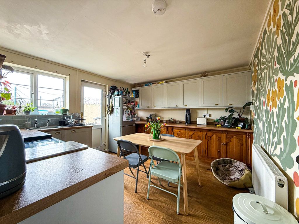 Property photo 3 of 17 3994016
