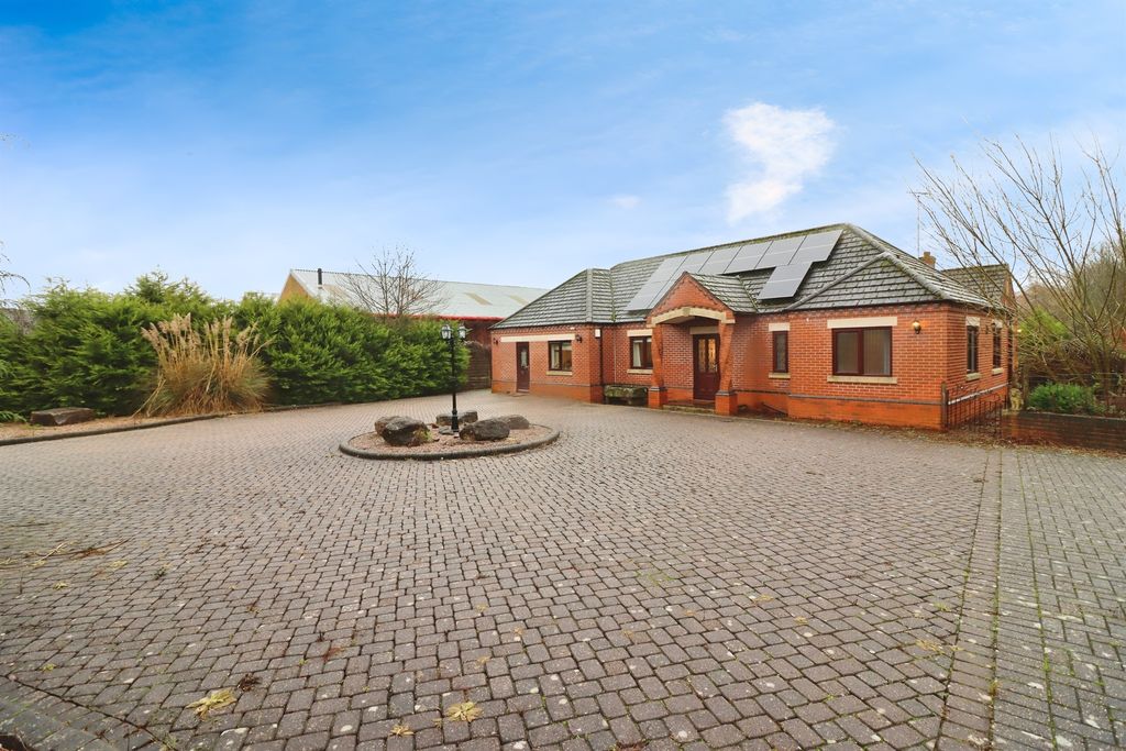 Property photo 2 of 33