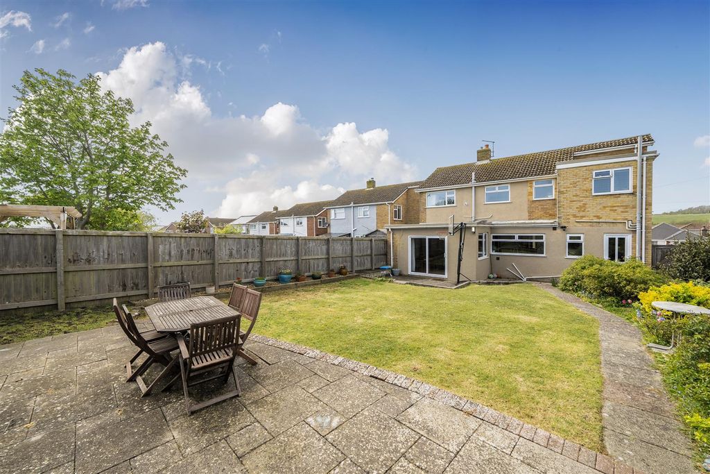 Property photo 3 of 21 Garden .Jpg