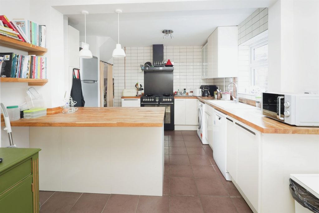 Property photo 3 of 17 Kitchen/Diner
