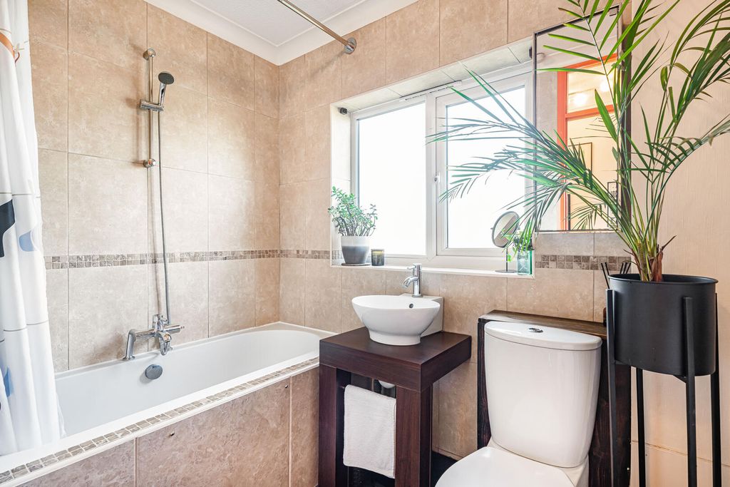 Property photo 3 of 21 Bathroom