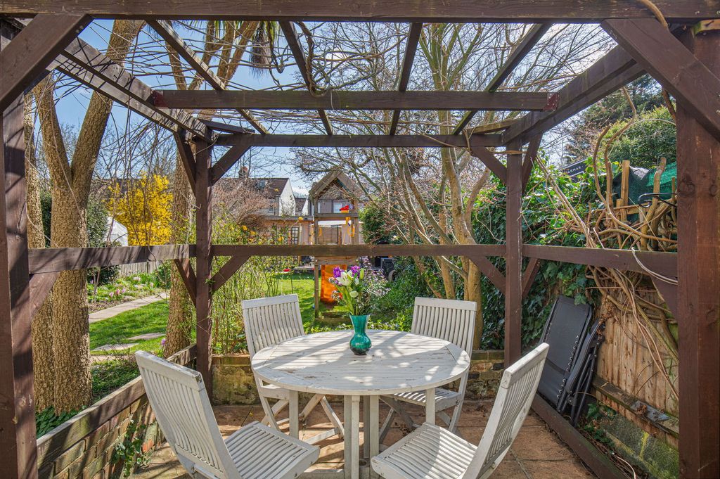Property photo 2 of 27