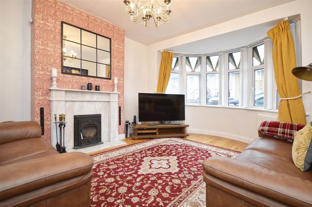 Property photo 3 of 20 Sitting Room