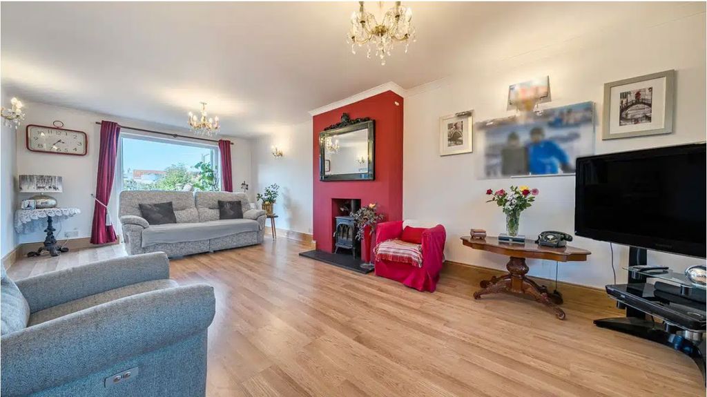 Property photo 2 of 14