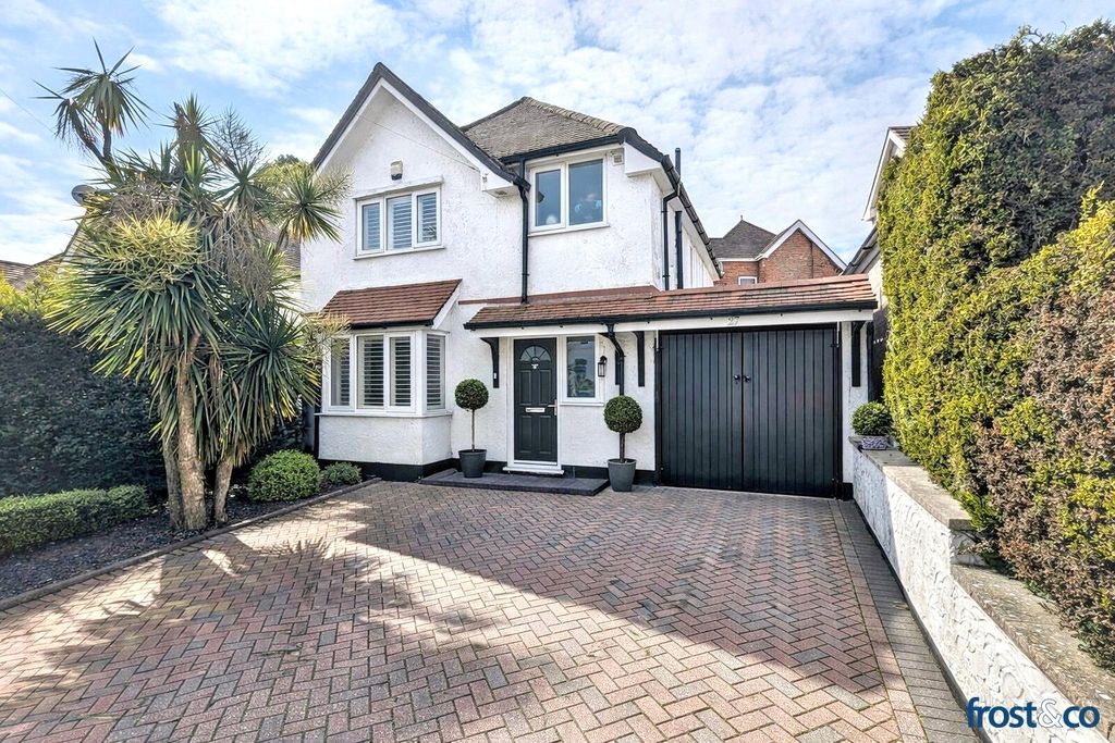 Property photo 1 of 19 Vale Road