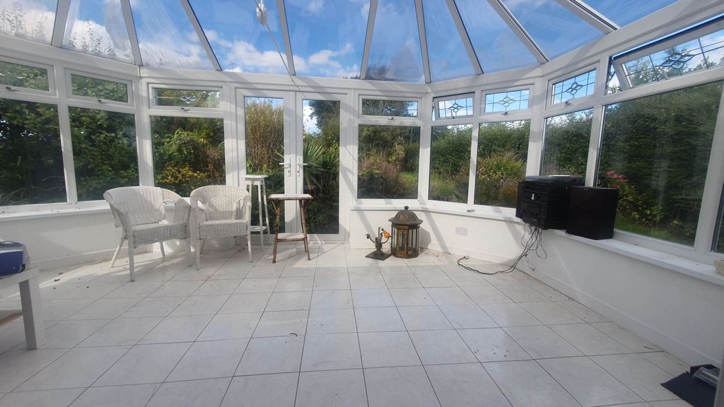 Property photo 2 of 27