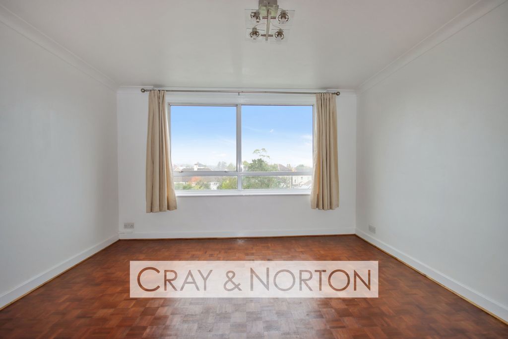 Property photo 3 of 7 Photo 1