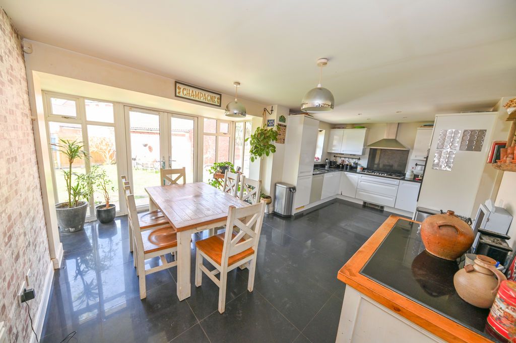 Property photo 2 of 23 Photo 7