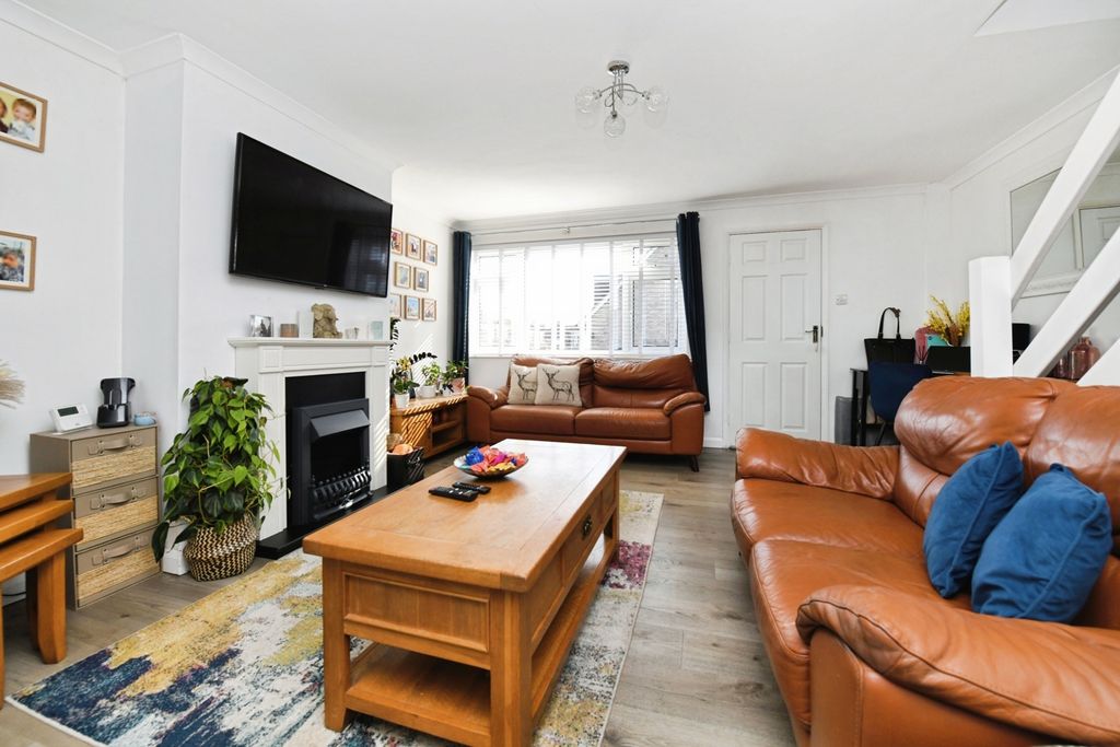 Property photo 3 of 16 Interior