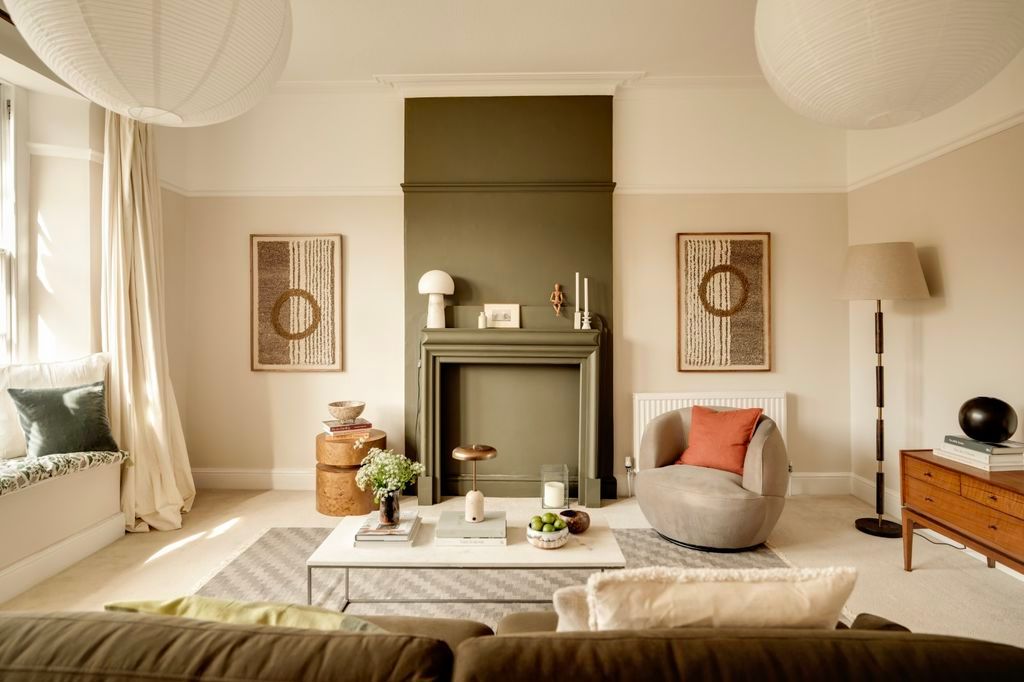 Property photo 1 of 17 Sitting Room