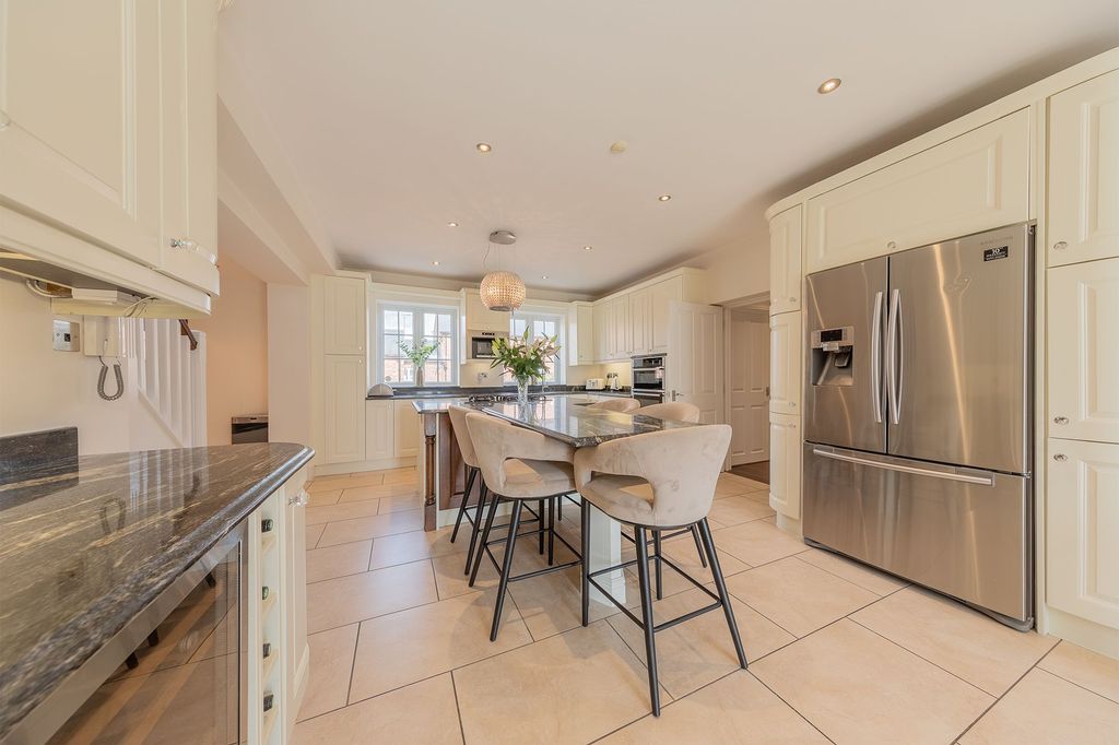 Property photo 3 of 35