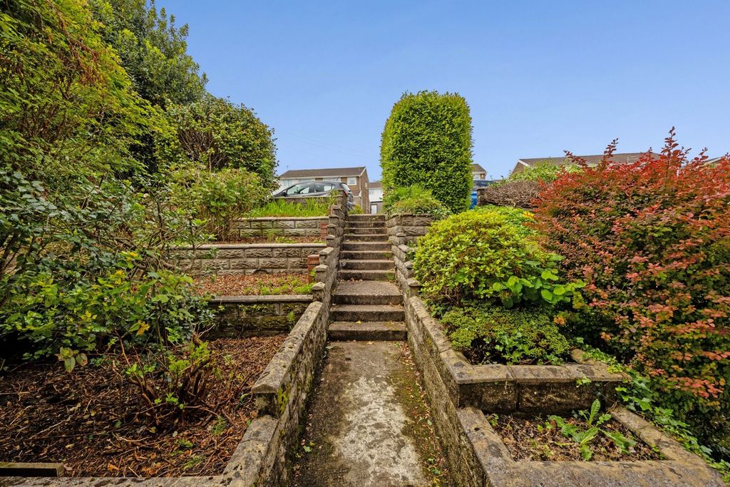 Property photo 2 of 33
