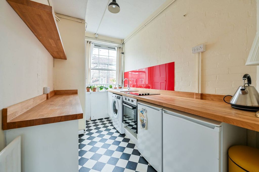 Property photo 2 of 6