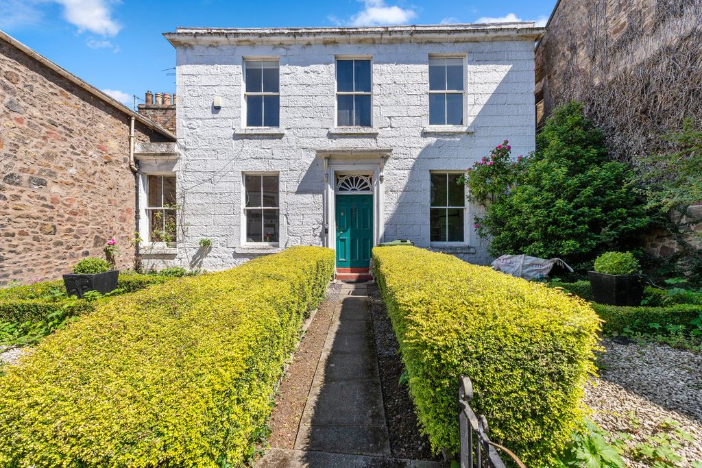 Property photo 2 of 38