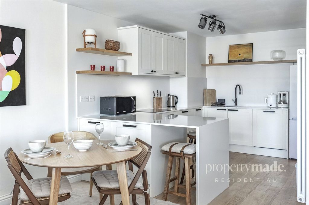 Property photo 2 of 16 Picture No. 13