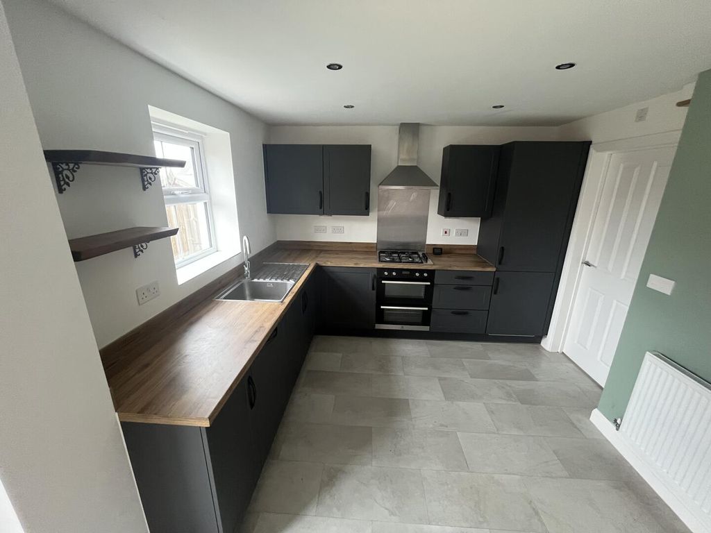 Property photo 2 of 17 Kitchen