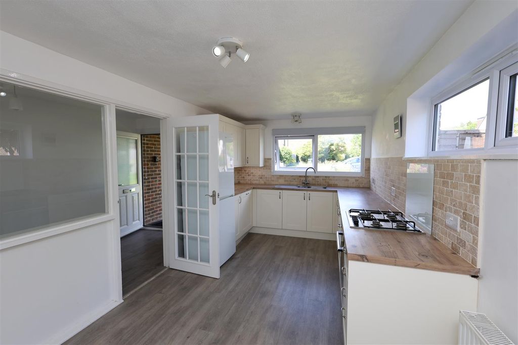 Property photo 2 of 21 Kitchen Diner