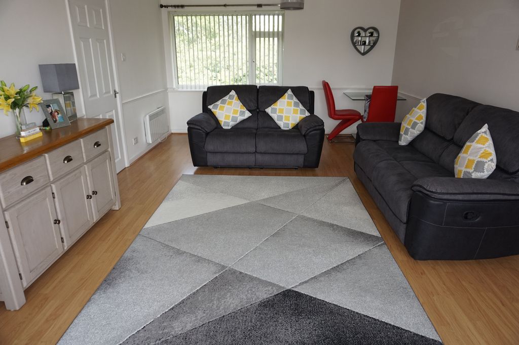 Property photo 2 of 9 Lounge