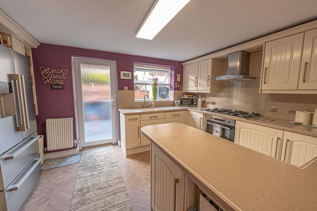 Property photo 2 of 37