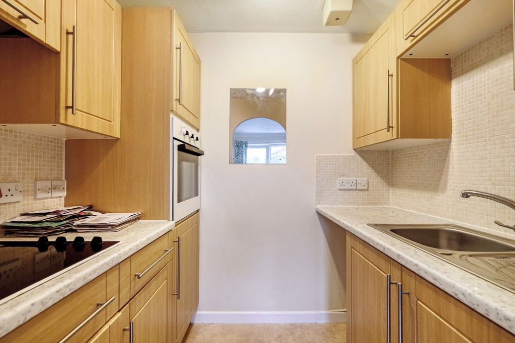 Property photo 3 of 8 Kitchen
