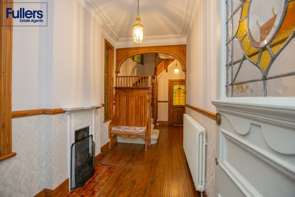 Property photo 2 of 21