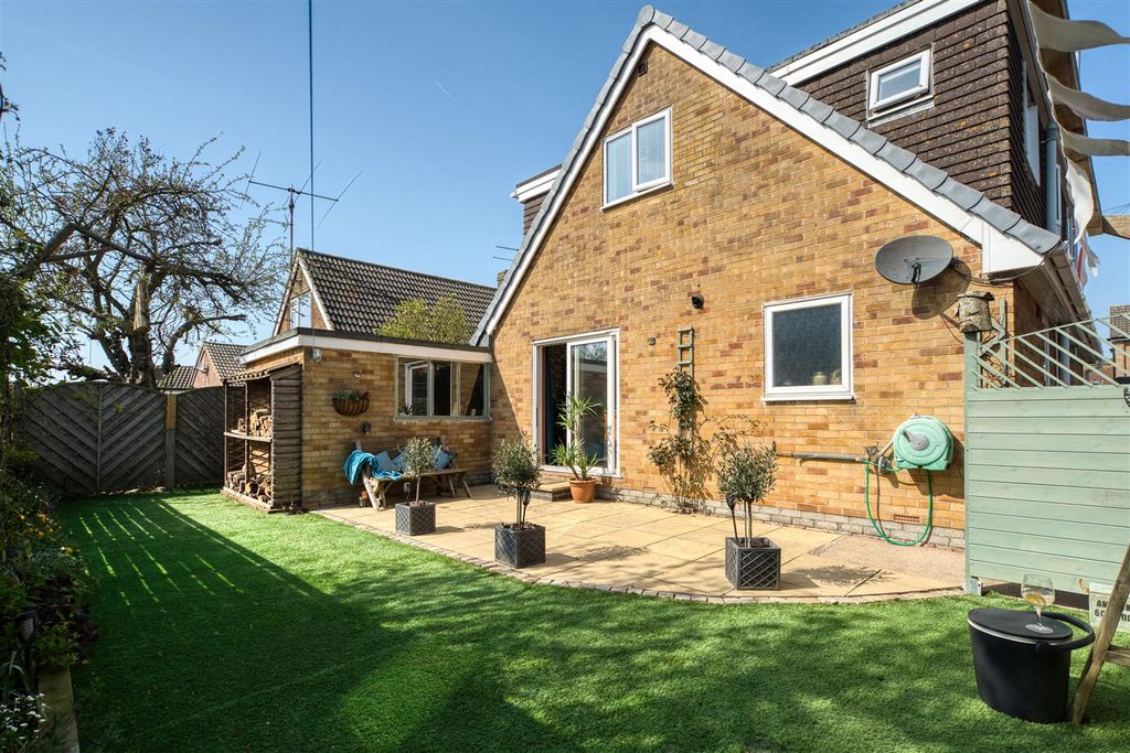 Property photo 2 of 27