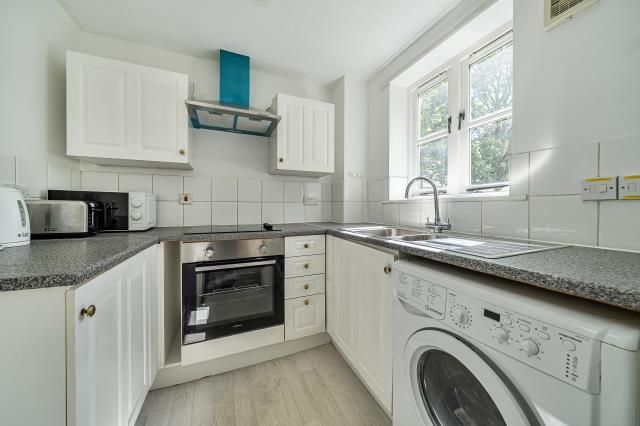 Property photo 3 of 10 Kitchen