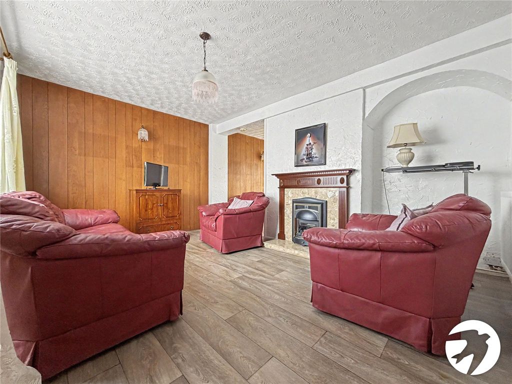 Property photo 3 of 13 Lounge