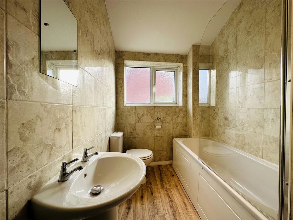 Property photo 3 of 11 Bath.Jpg