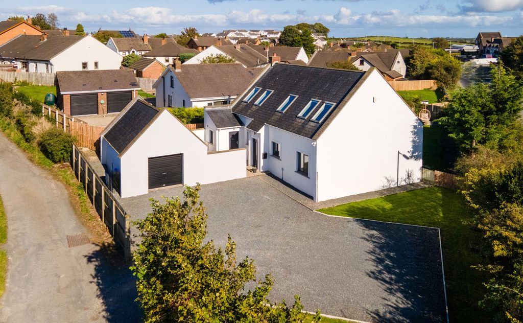 Property photo 1 of 49 005