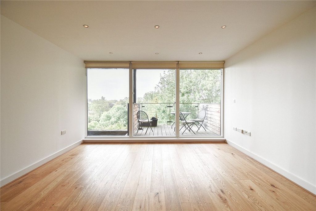 Property photo 2 of 11 Picture No. 41
