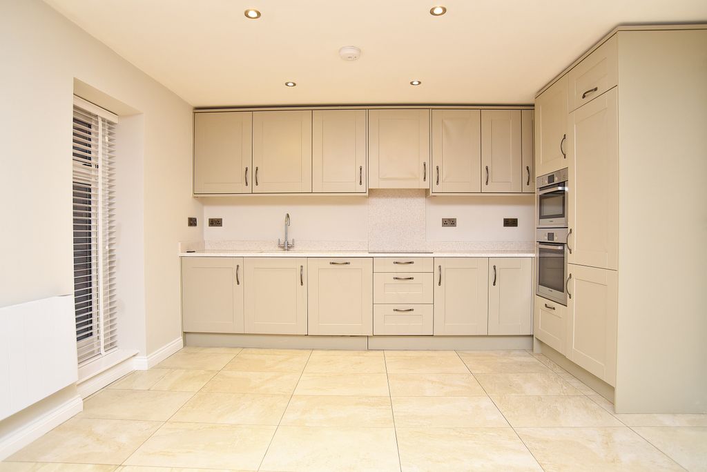 Property photo 3 of 14 App_0389