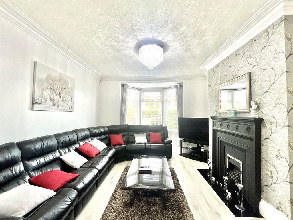 Property photo 2 of 14 Lounge