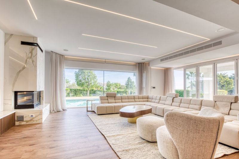 Property photo 3 of 47 Lounge