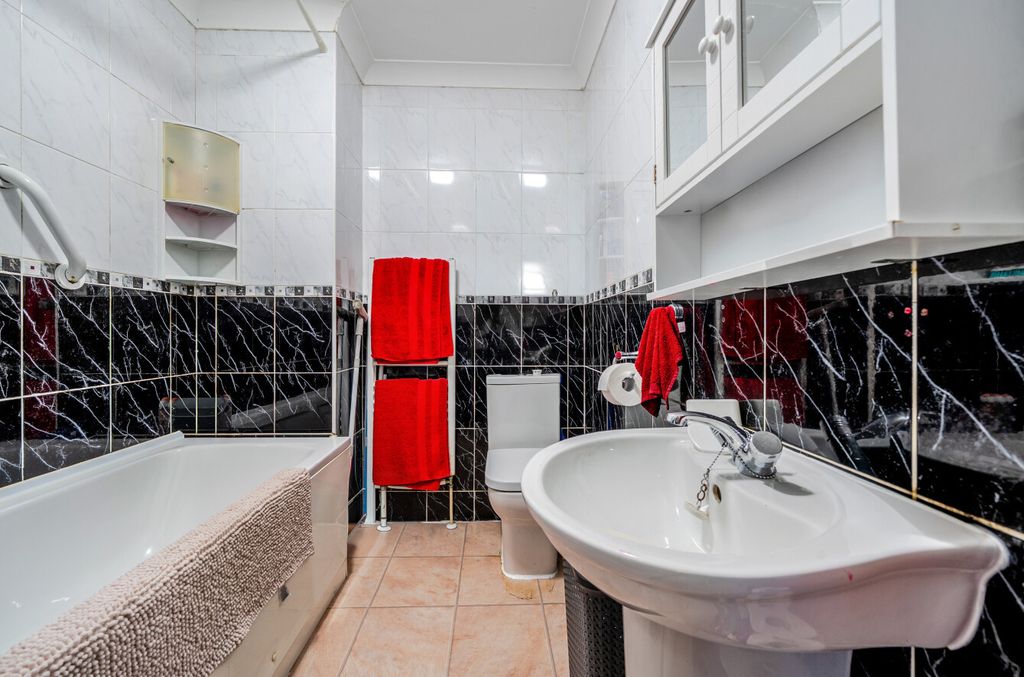 Property photo 2 of 14 1456851-6-6A01Fcc...
