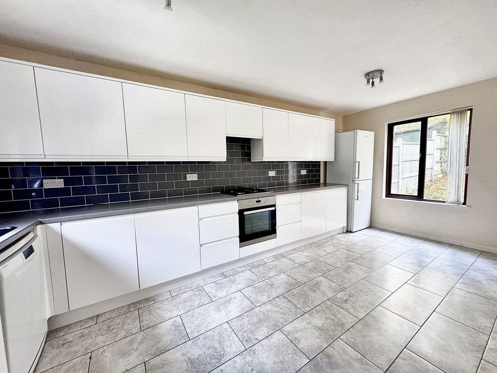 Property photo 3 of 12 Kitchen/Diner