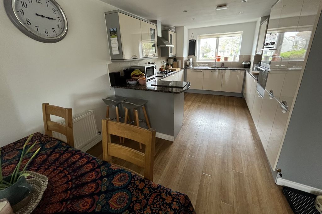 Property photo 2 of 20 Kitchen/Dining Room