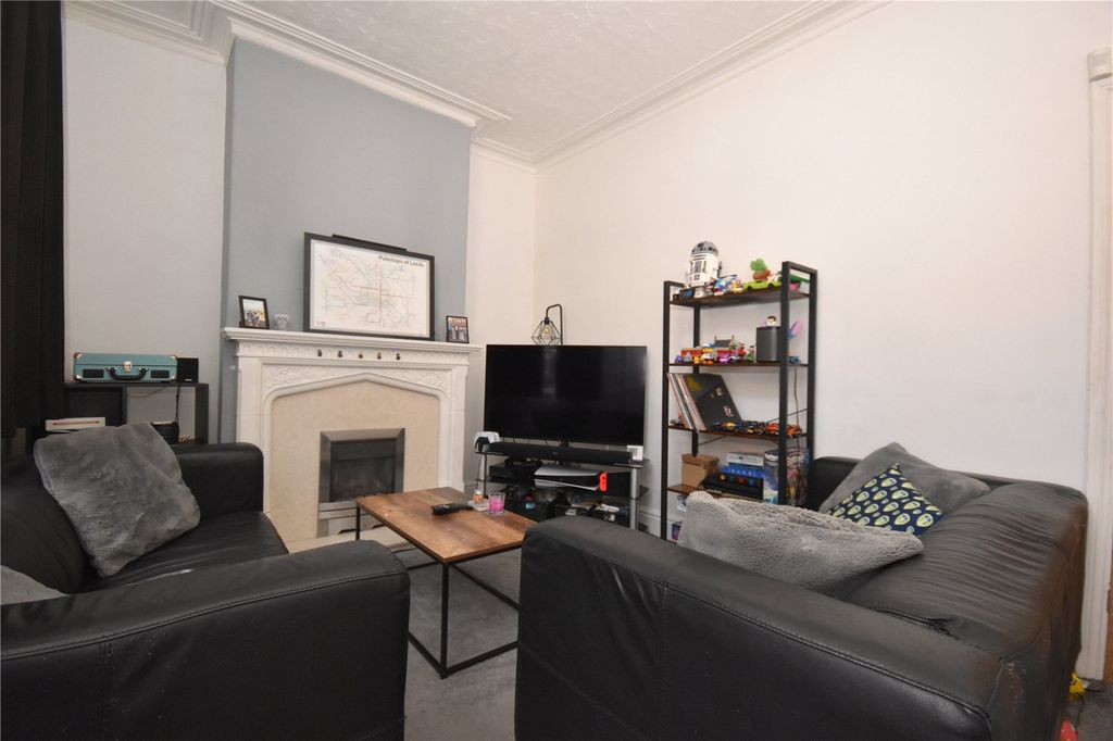 Property photo 2 of 12 Picture No. 11