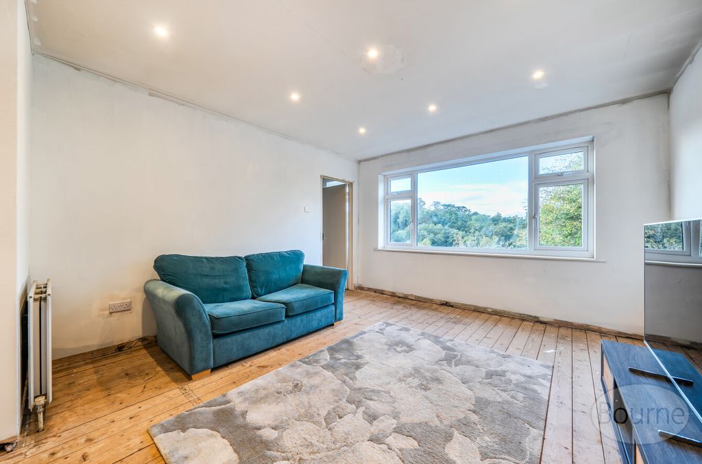 Property photo 2 of 23 7A85B640-0572-471...