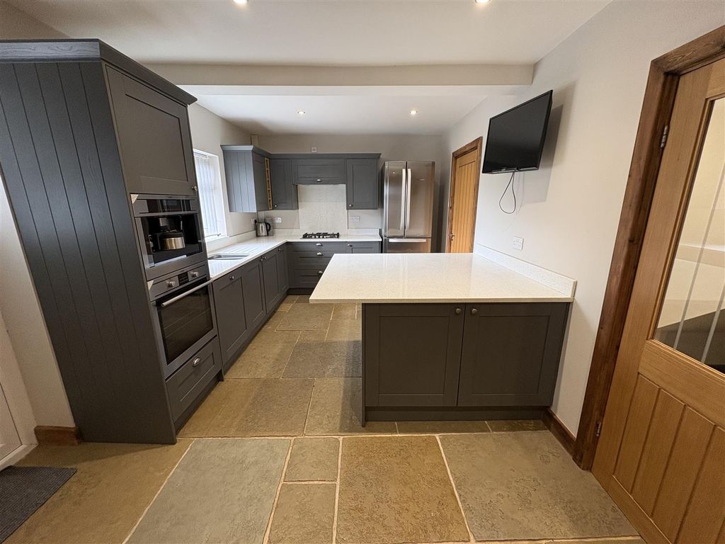 Property photo 3 of 17 Dining Kitchen