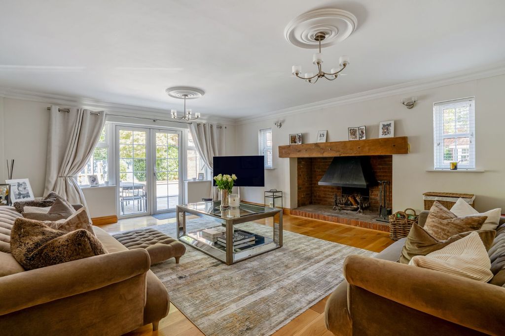 Property photo 2 of 34 Sitting Room